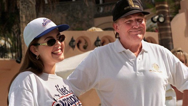 Hoa hậu hoàn vũ Alicia Machado và Trump vào năm 1997. Ảnh: AP
