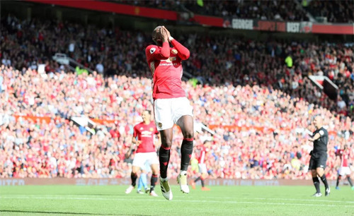 CĐV Man Utd luôn muốn Pogba tạo ra sự khác biệt như Ronaldo và Bale làm được với Real. Ảnh: Reuters