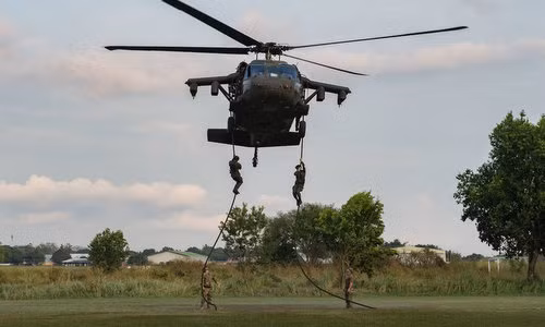 Binh sĩ Đơn vị đặc nhiệm số 7 tập đổ bộ hồi năm 2016. Ảnh: US Army.