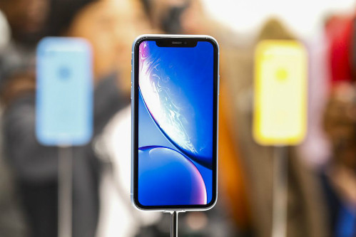 iPhone Xr dùng màn hình LCD tbay vì OLED như iPhone X, iPhone Xs và Xs Max. Ảnh: cbsistatic