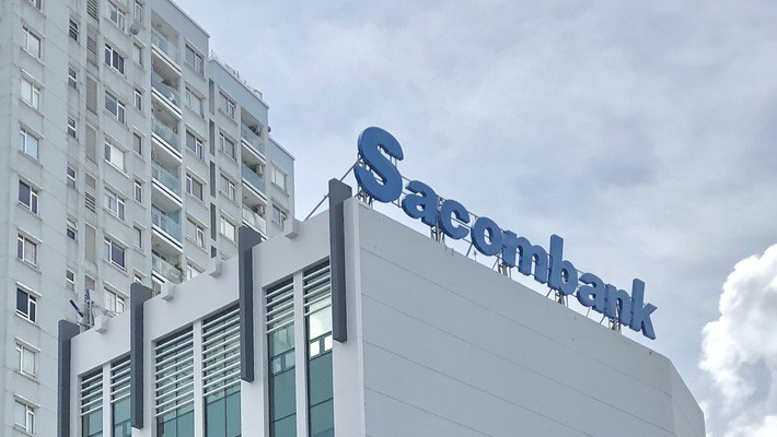 Sau thay đổi trên, ban điều hành của Sacombank còn 15 người, gồm 14 Phó tổng giám đốc.