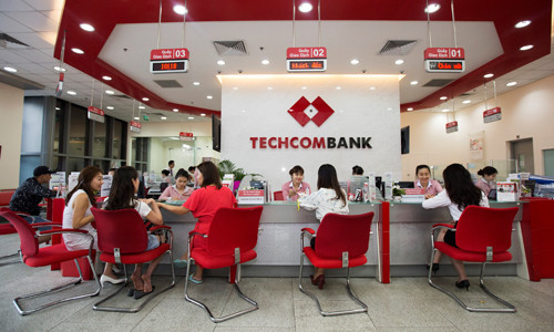 ‘25 năm gắn kết yêu thương – trao ngàn quà tặng’ cùng Techcombank