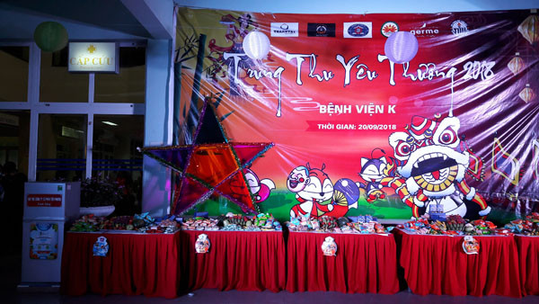 Công ty CP Tiền Phong tặng quà trung thu tại bệnh viện K – Tân Triều