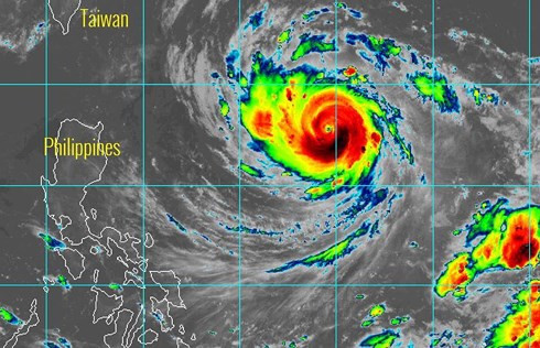 Ảnh vệ tinh chụp bão Trami.