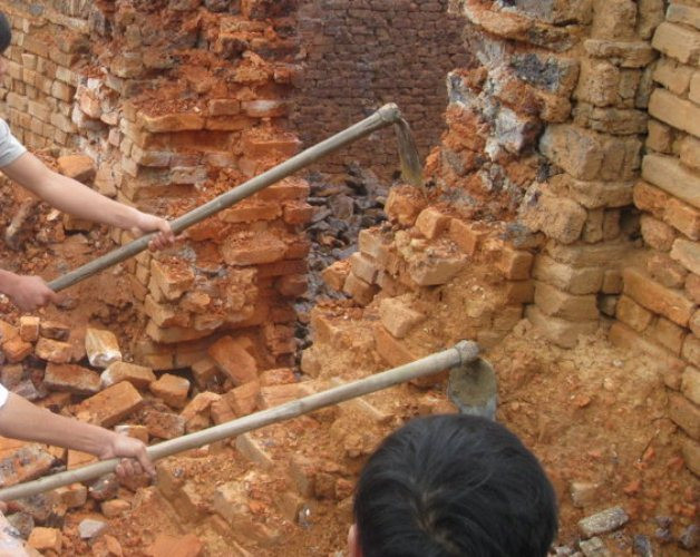 Bước đầu cơ quan chức năng xác định vụ nổ do quả mìn lẫn vào đất sét trước khi đưa vào lò gạch.