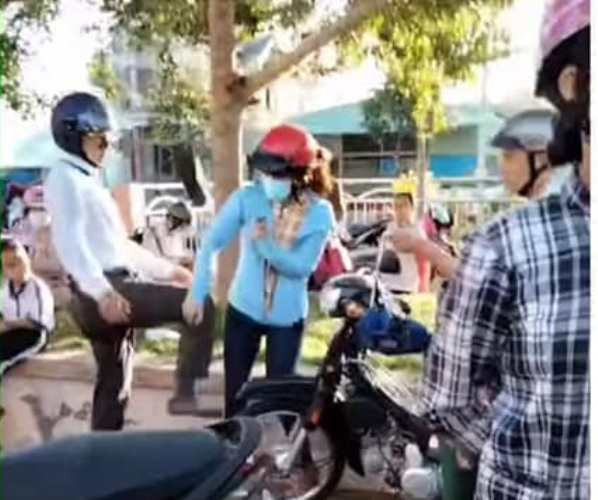 Người đàn ông ra tay tàn bạo với phụ nữ giữa đường chỉ bị phạt gần 3 triệu đồng