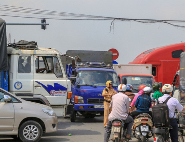 Bình Dương lập đội phản ứng nhanh, thí điểm cấm loạt xe đi khung ‘giờ vàng’