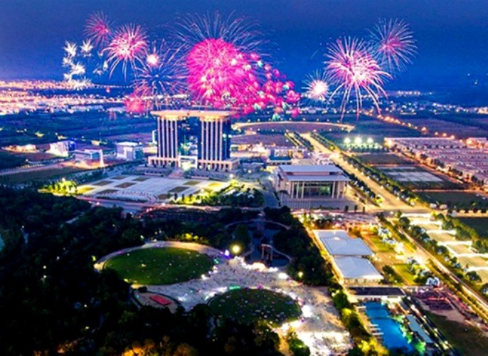 Công nhân xa quê ở Bình Dương được ‘đãi tiệc’ pháo hoa và văn nghệ đón tết