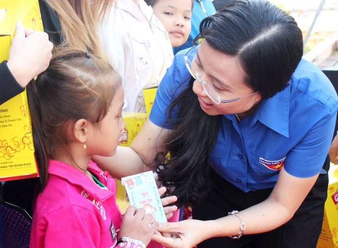 45.000 thanh niên có việc làm, tặng vé xe tết cho đoàn viên