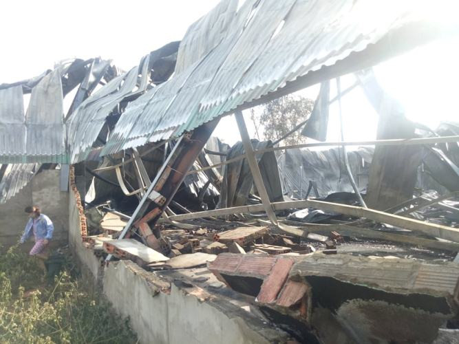 Lửa thiêu rụi công ty sản xuất xốp ở Bình Dương sau nhiều tiếng nổ lớn