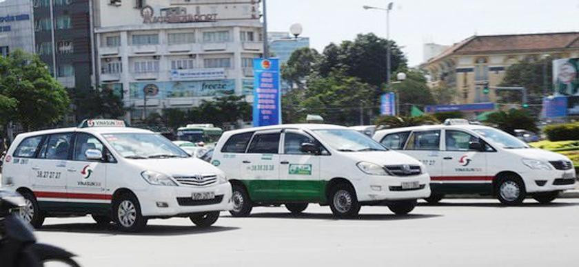 TPHCM sử dụng taxi vận chuyển bệnh nhân