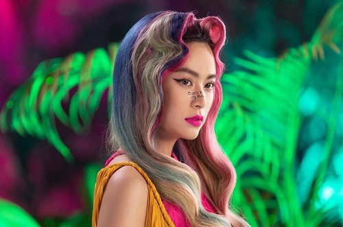 Trong thế giới fangirl: Hoàng Thùy Linh - Từ vàng anh gãy cánh hóa phượng hoàng tung bay