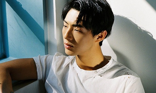 Miệt mài chục năm vai phụ, vừa lên đời vai chính Ji Soo đã tự chôn vùi sự nghiệp vì “phốt“