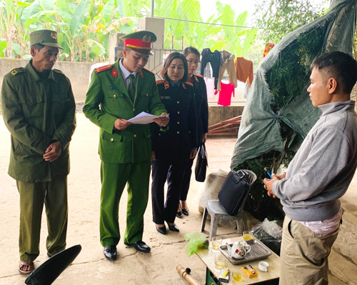 Khởi tố đối tượng sản xuất, buôn bán mì chính và hạt nêm giả