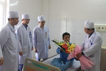 Thay động mạch chủ nhân tạo thành công cho bệnh nhân