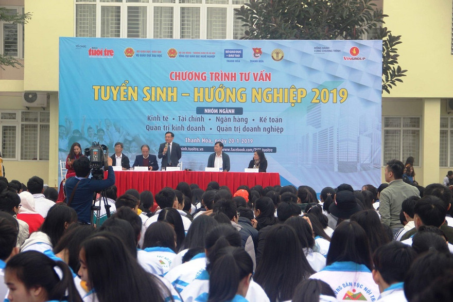 Rất đông học sinh tham dự tư vấn tuyển sinh – hướng nghiệp 2019