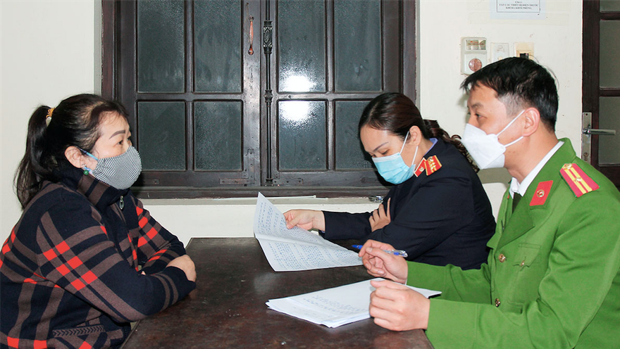 Trần Thị Lan khai nhận hành vi phạm tội - Ảnh: Hoàng Long