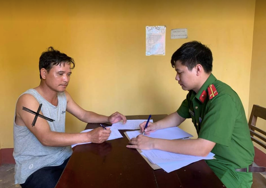 Nguyễn Hoàng Vươn khai nhận đã có hành vi dâm ô với bé gái 9 tuổi - Ảnh: Hoàng Long