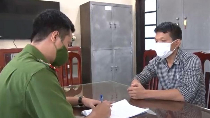 Một trong các đối tượng cá độ bóng đá vừa bị Phòng Hình sự, Công an tỉnh Hà Nam bắt và khởi tố. Ảnh: Hoàng Long