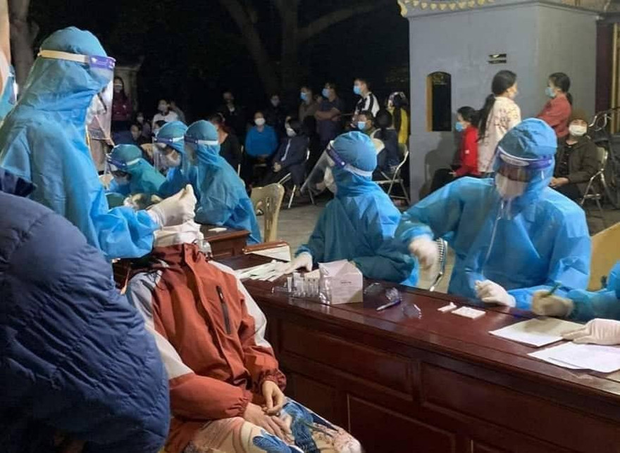 Thái Bình tiến hành xét nghiệm trên diện rộng tại các địa phương có dịch để truy tìm, bóc tách F0 - Ảnh: Hoàng Long