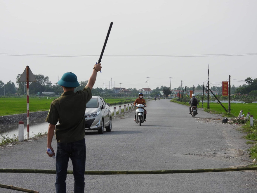 Từ ngày 2/5, Hà Nam đã thiết lập vùng cách ly y tế đối với toàn bộ xã Đạo Lý (huyện Lý Nhân) là nơi ca bệnh gốc 2899 sinh sống - Ảnh: Hoàng Long