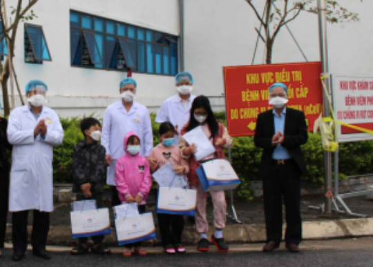 4 bệnh nhi mắc COVID-19 tại Thái Bình đã khỏi bệnh và được xuất viện - Ảnh: Hoàng Long