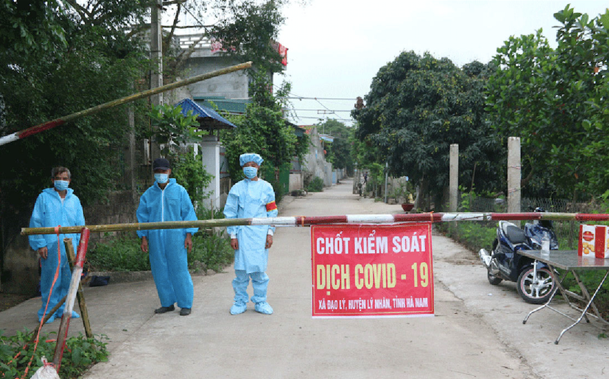 Dịch COVID-19 bùng phát tại Hà Nam khiến hơn 9.000 người dân bị cách ly y tế - Ảnh: Hoàng Long