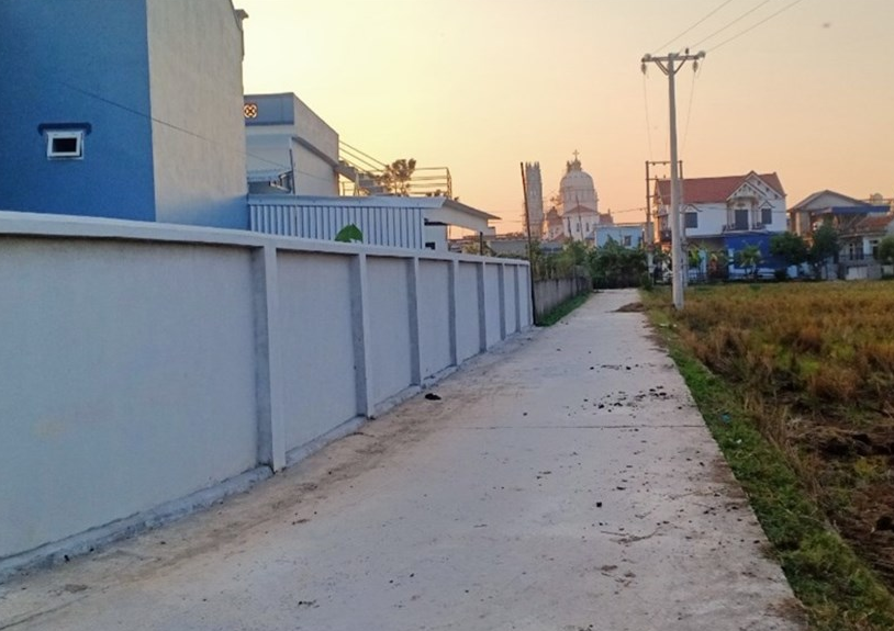 Một khu vực đất ruộng ở xã Minh Tân được chuyển đổi thành đất ở sai quy định - Ảnh: CTV