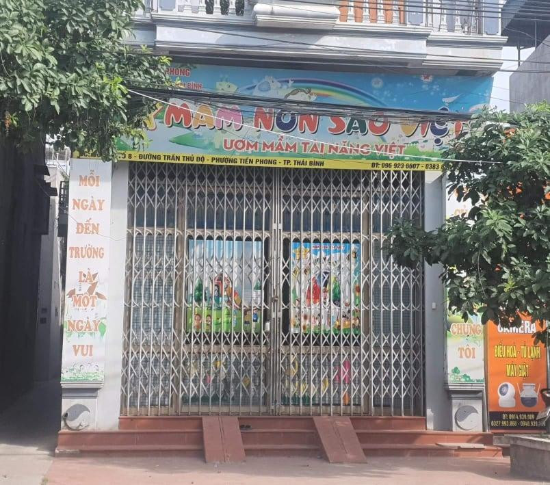 Sau khi xảy ra vụ việc, cơ sở mầm non Sao Việt đã đóng cửa, khoá ngoài - Ảnh: Hoàng Long