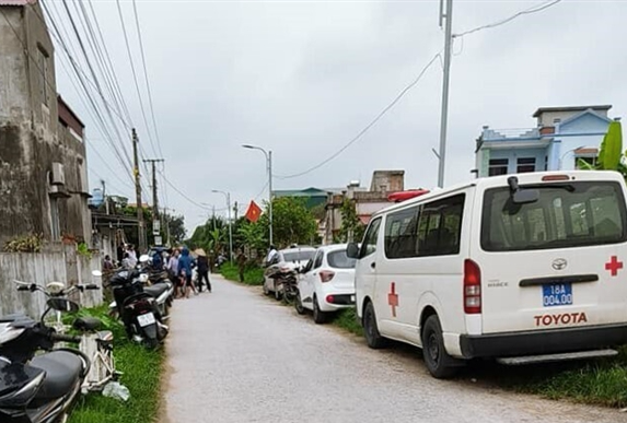 Đến sáng nay, 25/4, cơ quan chức năng vẫn tiếp tục khoanh vùng hiện trường để điều tra - Ảnh: Hoàng Long