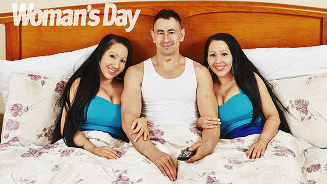 Cặp song sinh hạnh phúc bên tình yêu mà họ cùng chia sẻ. Ảnh: Womensday