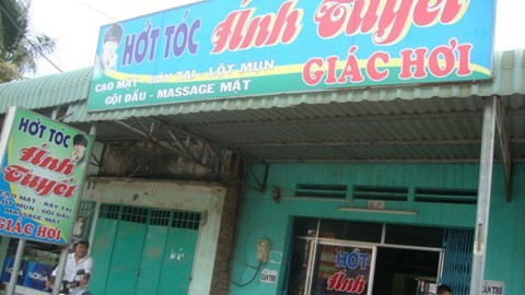 Quán hớt tóc nơi cô gái cho rằng “bị hãm hiếp”. 