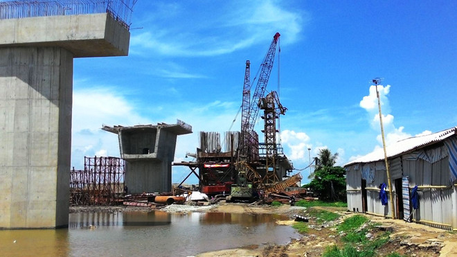 Hiện trường vụ tai nạn gãy sập cẩu thép khiến 2 công nhân tử vong