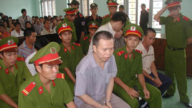 Hai Chi tại phiên toà xét xử y và đồng bọn.