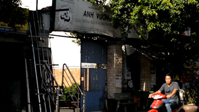 Cổng Trường tiểu học chuyên biệt Anh Vương - Ảnh: Lam Ngọc (cắt từ clip) 