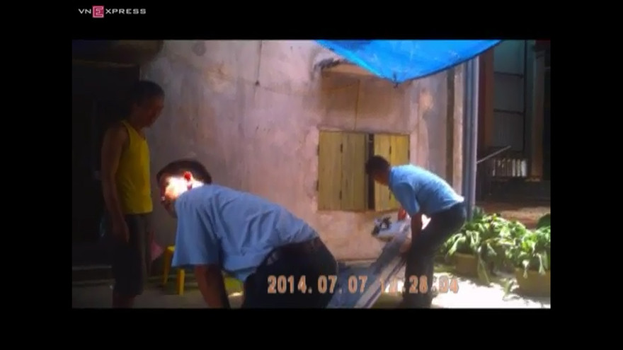 Quân đội thu dọn hiện trường máy bay rơi