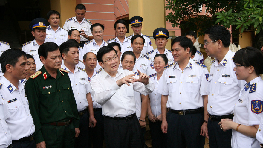 Chủ tịch nước thăm cảnh sát biển, kiểm ngư