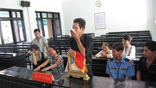 Nỗi đau của gia đình bị hại tại tòa. Ảnh: VIẾT LONG