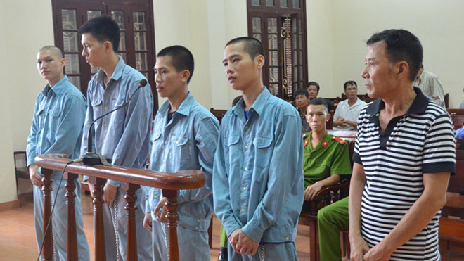 Các bị cáo tại phiên tòa xét xử