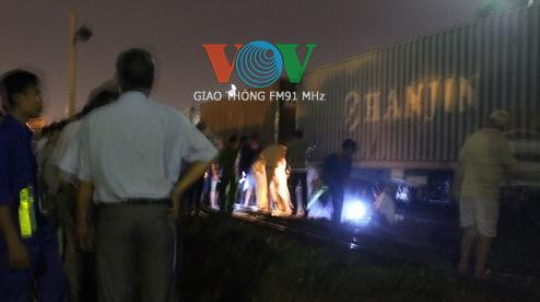 Lực lượng chức năng tiến hành khám nghiệm hiện trường, điều tra vụ tai nạn