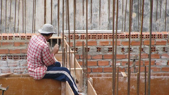 Hộ gia đình, cá nhân đầu tư nhà ở xã hội cho thuê, thuê mua và để bán cho công nhân, người lao động có thu nhập thấp, học sinh, sinh viên sẽ có cơ hội vay gói 30.000 tỉ đồng. Ảnh minh họa: Mạnh Tùng