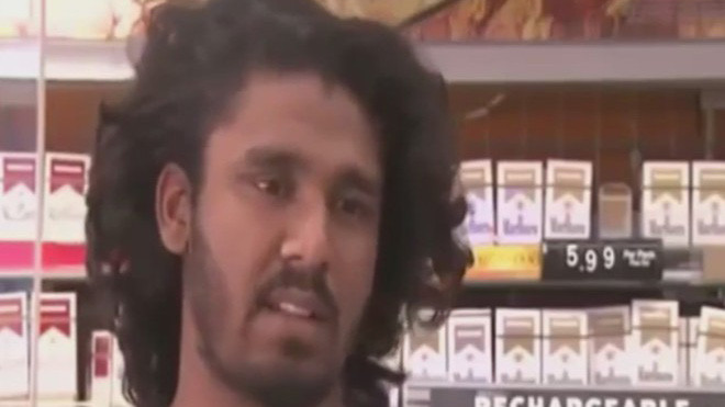 Nhân viên Mayura Dissanyake, đồng thời là nhà vô địch quyền anh. 