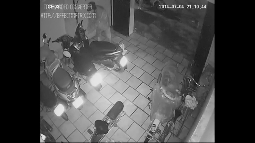 Clip trộm xe máy bất thành ở Sài Gòn