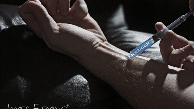 Với nhiều người, Facebook là thứ "chất gây nghiện" vô cùng nguy hiểm. (Ảnh minh họa).