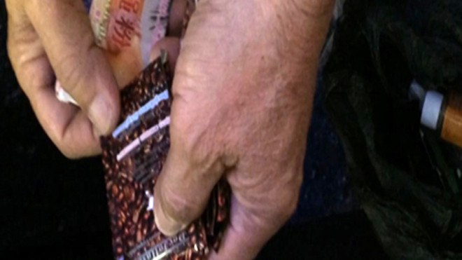 Một loại thuốc kích dục dạng bột được bán tại phố Lãn Ông 