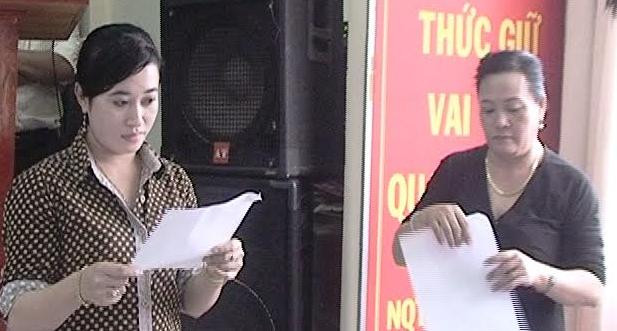 Mẹ con bà Trần Thị Út kiểm điểm trước dân