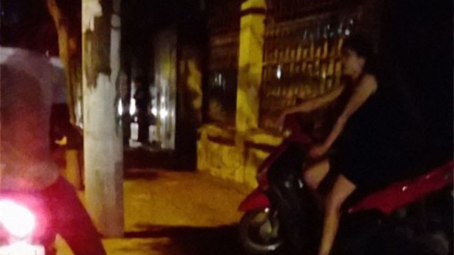 Gái mại dâm công khai hoạt động trên nhiều tuyến đường Hà Nội.