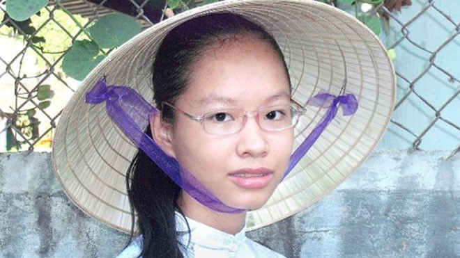 Em Huyền thuộc dạng thí sinh khiếm thị được tuyển thẳng vào đại học, nhưng bây giờ mắt đã sáng nên em quyết định dự thi vào ngành tiếng Nhật và ngành đàn Tam thập lục