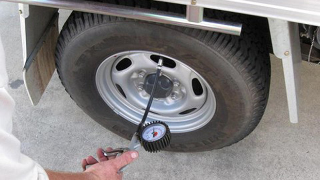 Kiểm tra áp suất hơi.