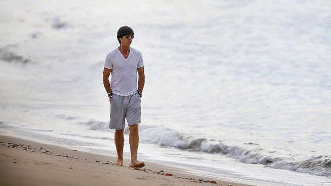 HLV Loew đi dạo ngoài bờ biển